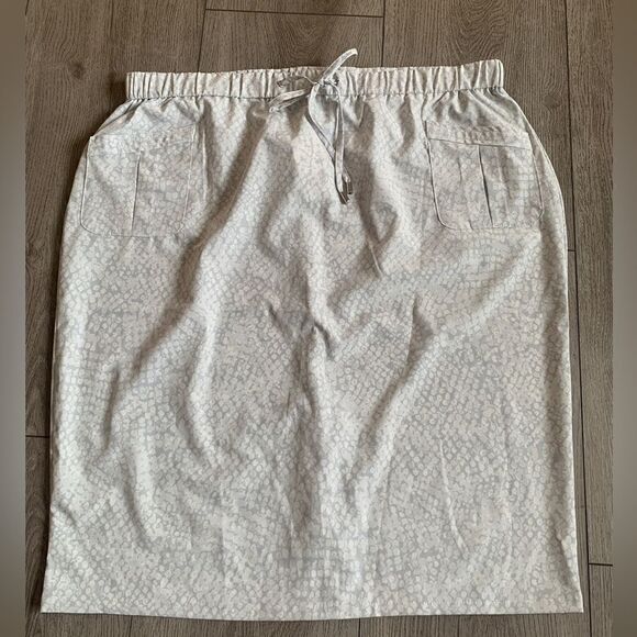 Calvin Klein woman’s knee length skirt comfortable, so fresh to use for summer - Picture 1 of 5